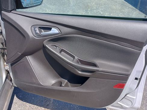 Used 2018 Ford Focus SE w/ Cold Weather Package FWD image 23