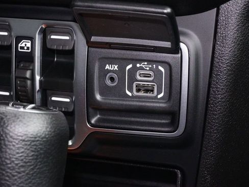 Used 2025 Jeep Gladiator Sport AWD/4WD image 15