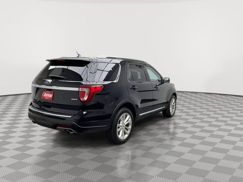 Used 2018 Ford Explorer XLT w/ Equipment Group 202A AWD/4WD image 41