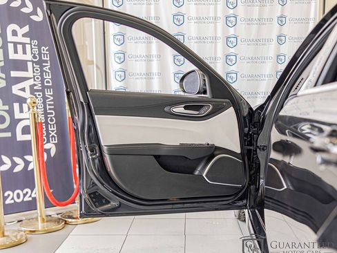 Used 2018 Alfa Romeo Giulia AWD image 31