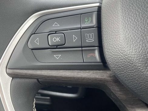 Used 2023 Jeep Grand Cherokee Limited image 27