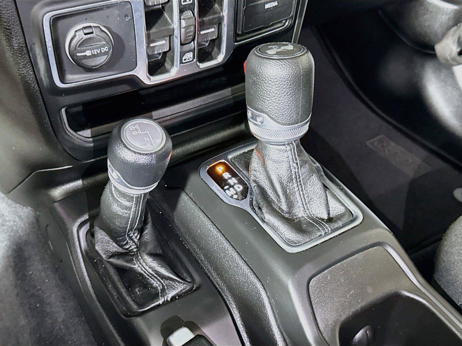 Used 2025 Jeep Wrangler Unlimited Sahara AWD/4WD image 43