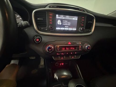 Used 2019 Kia Sorento EX AWD/4WD image 17