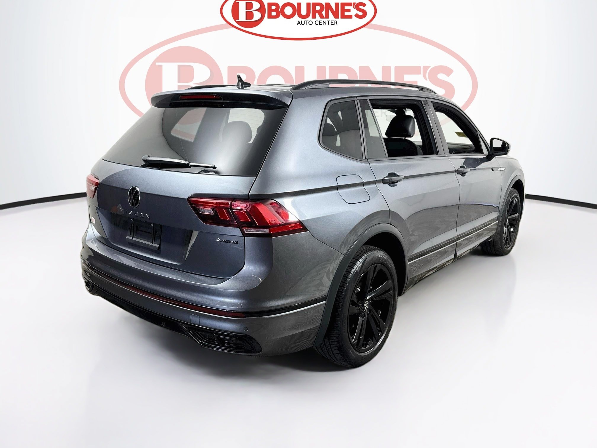 Used 2023 Volkswagen Tiguan SE R-Line AWD/4WD image 11