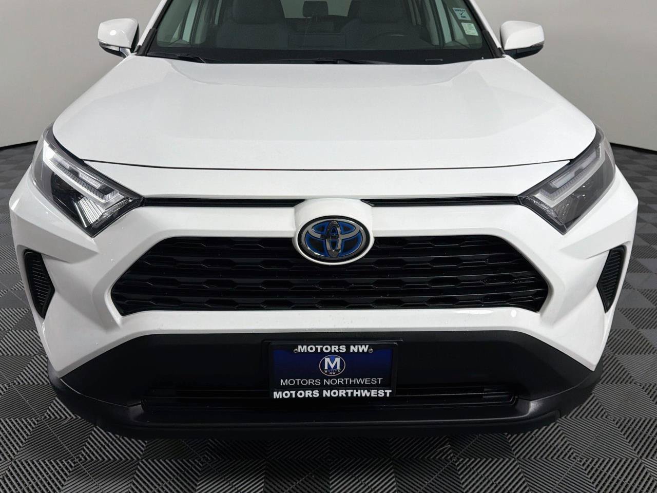 Used 2022 Toyota RAV4 XLE w/ XLE Grade Weather Package AWD/4WD image 3