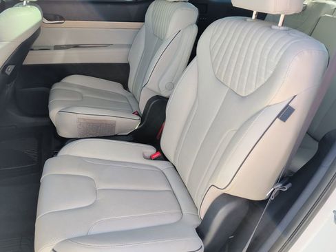 Used 2024 Hyundai Palisade Limited image 16
