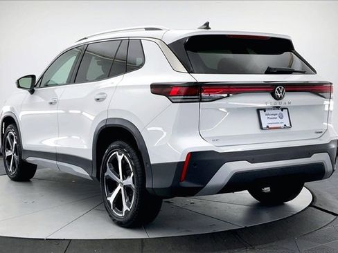 New 2026 Volkswagen Tiguan SE image 4