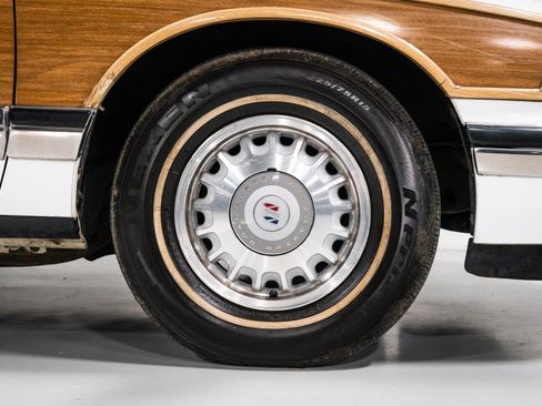 Used 1996 Buick Roadmaster Estate RWD image 12