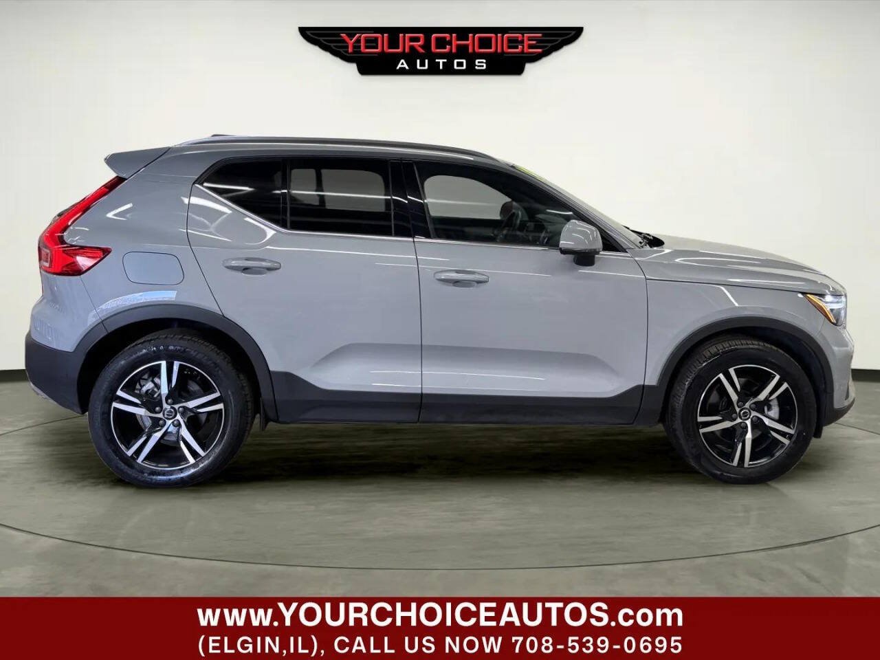 Used 2024 Volvo XC40 B5 Core AWD/4WD image 9