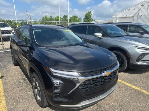 Used 2025 Chevrolet Trax LT w/ Driver Confidence Package FWD image 9
