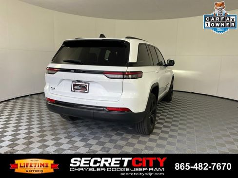 Used 2023 Jeep Grand Cherokee Altitude AWD/4WD image 7