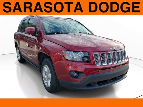 Used 2016 Jeep Compass Latitude FWD image 1