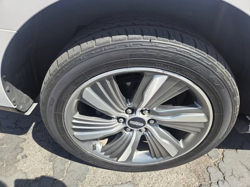 Used 2018 Lincoln Navigator Reserve w/ Technology Package AWD/4WD image 4