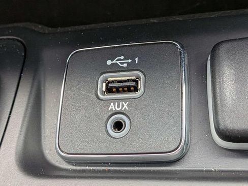 Used 2022 Jeep Cherokee Limited AWD/4WD image 24