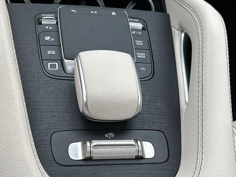 Certified 2025 Mercedes-Benz GLS 450 4MATIC image 37