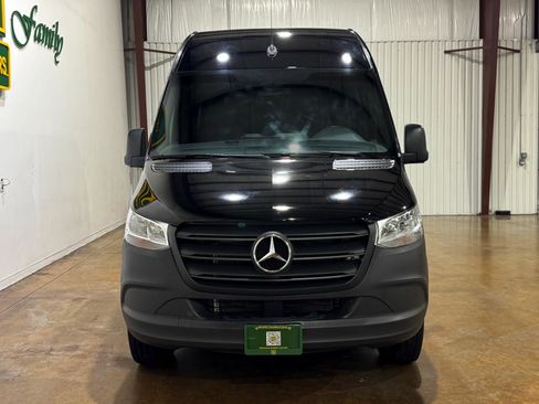 Used 2023 Mercedes-Benz Sprinter 2500 image 2