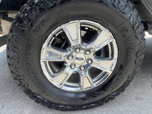Used 2017 Ford F150 XLT w/ Equipment Group 302A Luxury AWD/4WD image 12