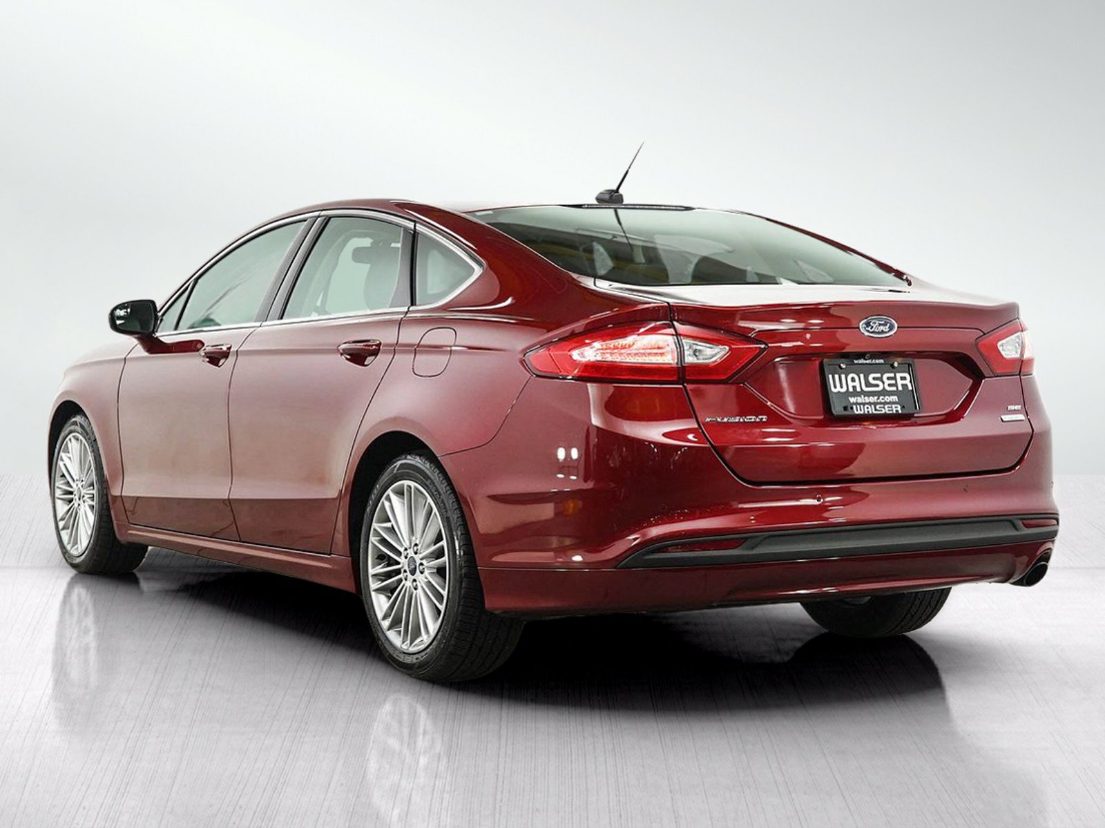 Used 2015 Ford Fusion SE w/ Equipment Group 202A FWD image 3