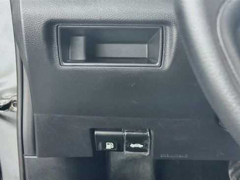 Used 2025 Nissan Versa SV FWD image 17