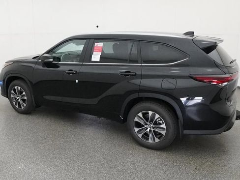 New 2026 Toyota Highlander XLE image 4