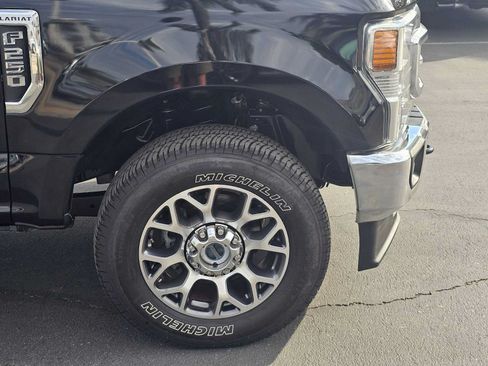 Used 2022 Ford F250 Lariat w/ FX4 Off-Road Package AWD/4WD image 9