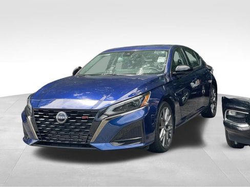 Certified 2023 Nissan Altima 2.0 SR FWD image 2