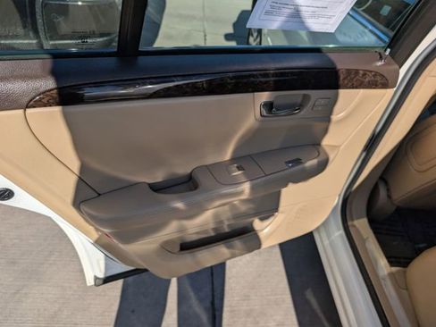Used 2008 Cadillac DTS w/ Sun And Sound Package FWD image 18