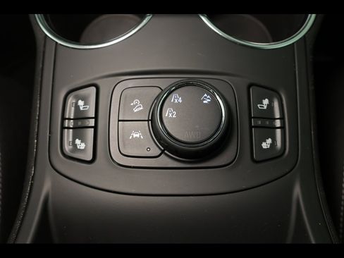 Used 2024 GMC Terrain SLE w/ Driver Convenience Package image 14