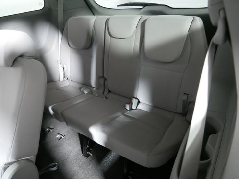 Used 2019 Kia Sedona LX FWD image 33