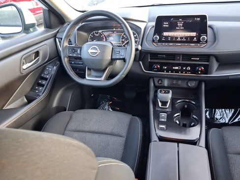 Used 2026 Nissan Rogue SV FWD image 17