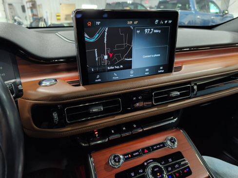 Used 2022 Lincoln Aviator Reserve w/ Elements Package Plus AWD/4WD image 11