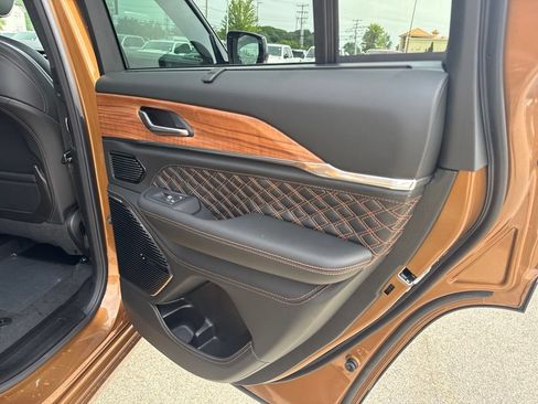 New 2026 Jeep Grand Cherokee Summit w/ Obsidian Package AWD/4WD image 28