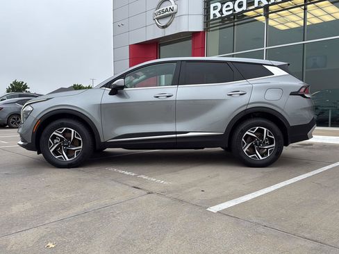 Used 2023 Kia Sportage LX AWD/4WD image 12