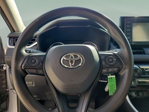 Used 2021 Toyota RAV4 LE FWD image 12