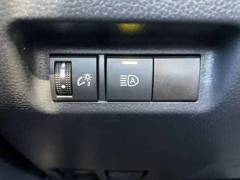 Used 2020 Toyota RAV4 LE image 23