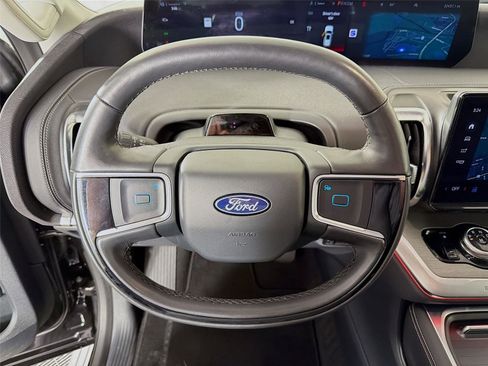 Used 2025 Ford Expedition Max Platinum image 12