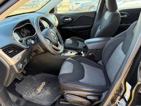 Used 2014 Jeep Cherokee Sport image 7