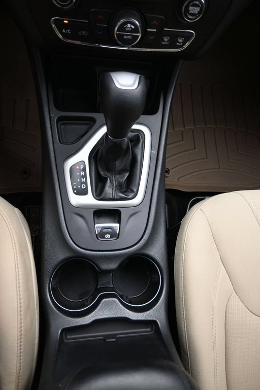 Used 2016 Jeep Cherokee Latitude FWD image 19