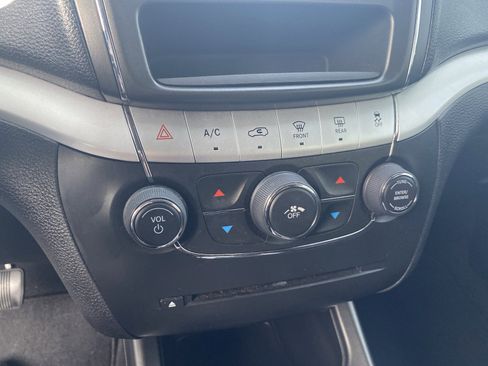 Used 2020 Dodge Journey SE w/ SE Popular Equipment Group image 16