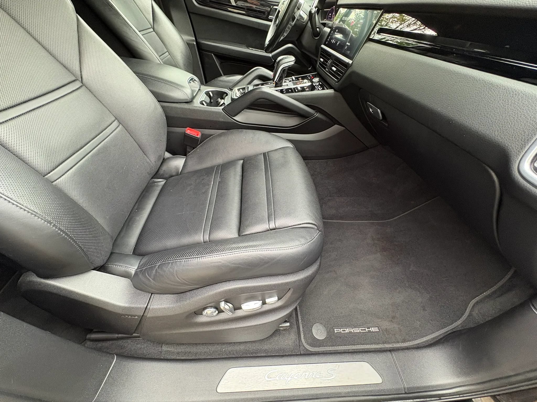 Used 2021 Porsche Cayenne S AWD/4WD image 8