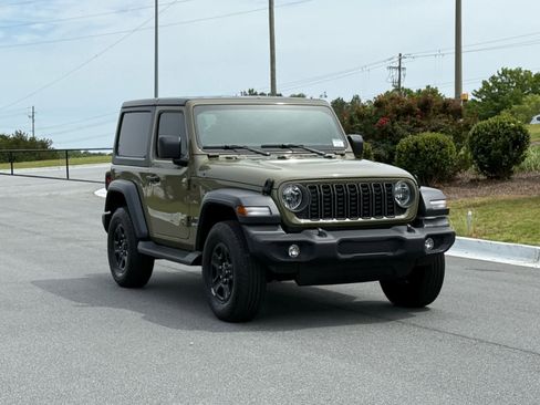 Used 2025 Jeep Wrangler Sport AWD/4WD image 7