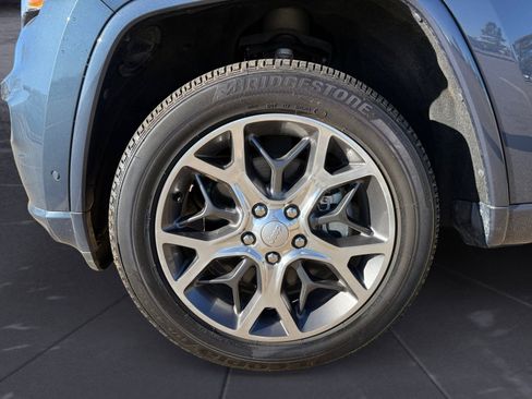 Used 2020 Jeep Grand Cherokee Overland image 14