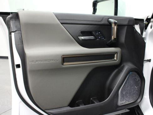 Used 2025 GMC Hummer EV 3X w/ LPO, Sport Package image 11