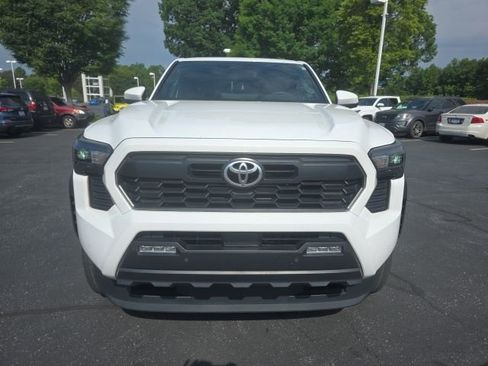 Used 2024 Toyota Tacoma TRD Off-Road AWD/4WD image 2