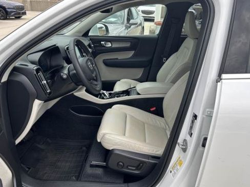 Used 2024 Volvo XC40 B5 Plus w/ Protection Package Premier AWD/4WD image 8