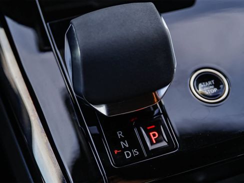 Used 2024 Land Rover Range Rover Sport SE image 24