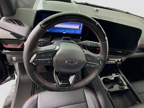 Used 2025 Chevrolet Silverado EV RST image 5