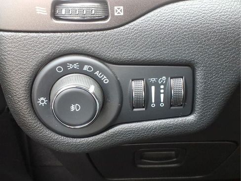 Used 2022 Jeep Cherokee Trailhawk AWD/4WD image 21