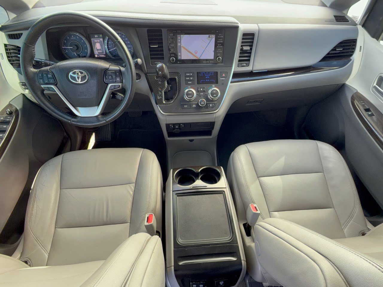 Used 2018 Toyota Sienna XLE w/ XLE Navigation Package FWD image 17
