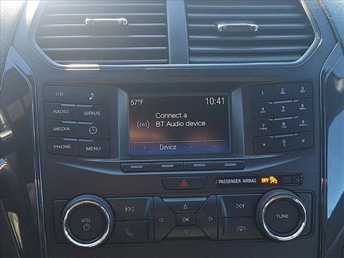 Used 2019 Ford Explorer XLT image 12